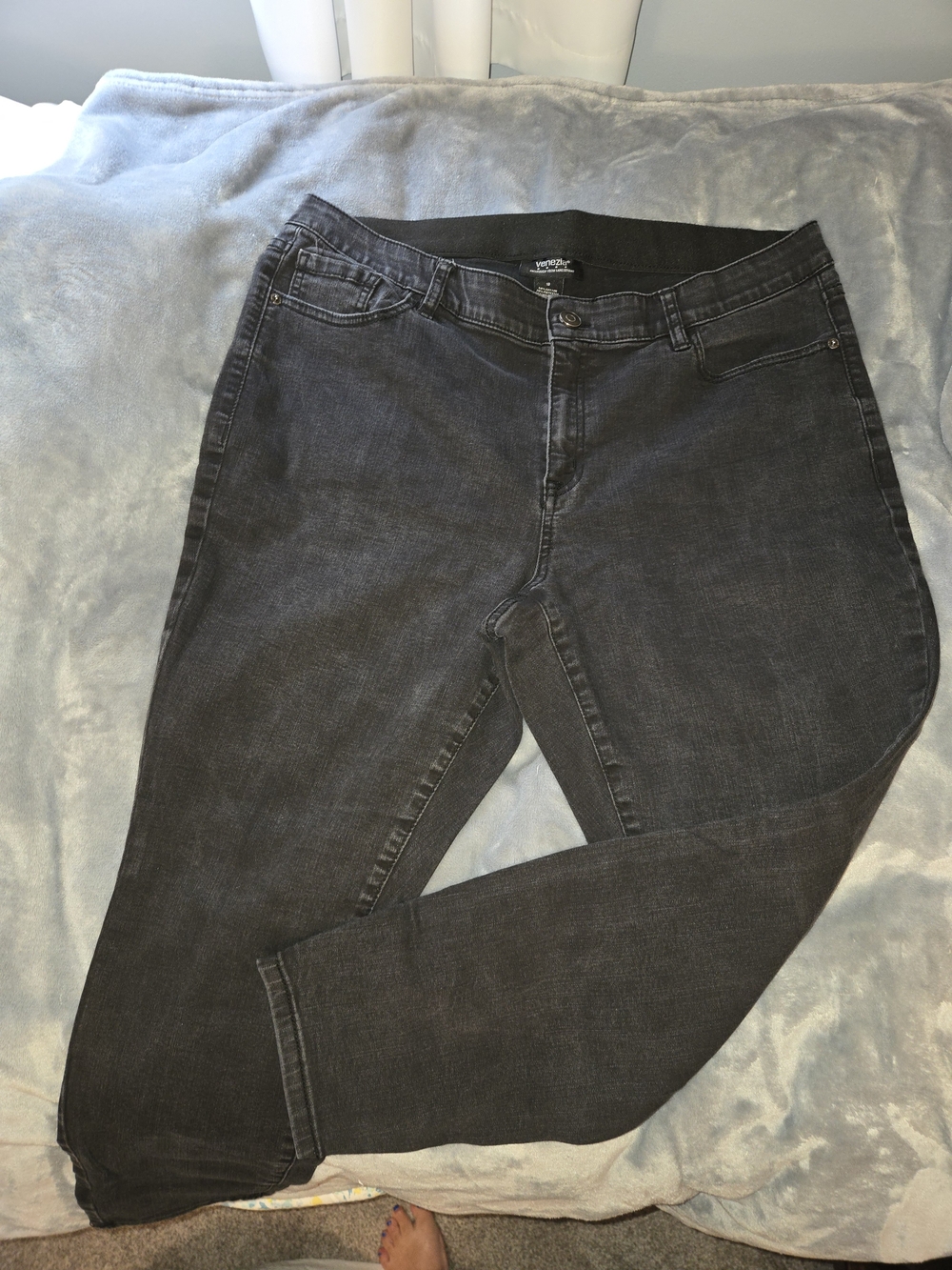 Women’s Straight Leg Jeans — Charcoal Black